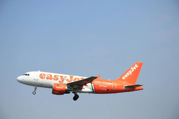 Amsterdam, Nizozemsko - 12. června 2015: G-Eziw easyjet Airbus — Stock fotografie