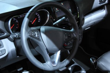 modern otomobil iç