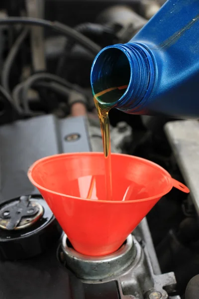 Oil refill — Stock Photo, Image