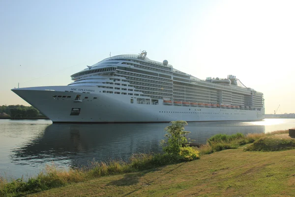 Velsen, The Netherlands - July 2nd, 2015: MSC Splendida — Stock Photo, Image