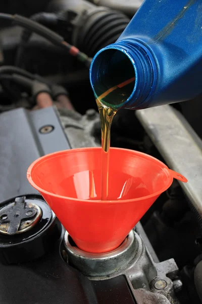 Oil refill — Stock Photo, Image