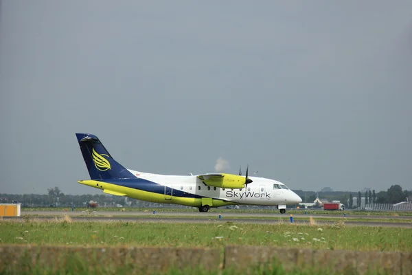 Amsterdam, The Netherlands - August 10 2015: HB-AEO SkyWork Airl — Stock Photo, Image