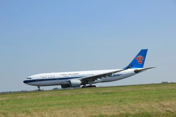 Amsterdam, The Netherlands - June 12 2015: B-6515 China Southern — Stock Photo, Image