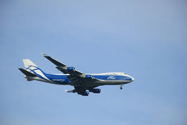 Amsterdam, The Netherlands - August 10 2015: VP-BIM AirBridgeCar — Stock Photo, Image