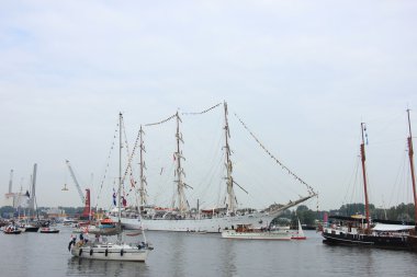 Velsen, Hollanda - 19 Ağustos 2015: Yelken Amsterdam 2015