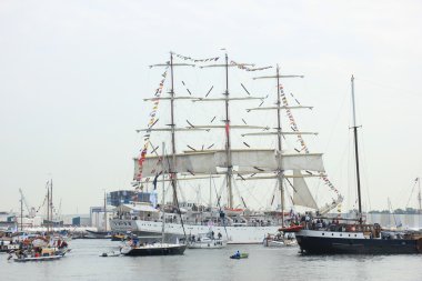 Velsen, Hollanda - 19 Ağustos 2015: Yelken Amsterdam 2015