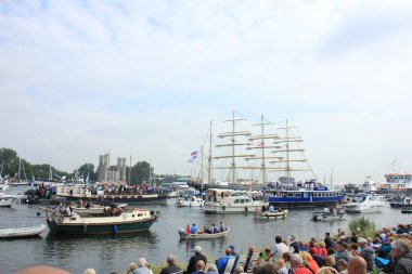 Velsen, Hollanda - 19 Ağustos 2015: Yelken Amsterdam 2015