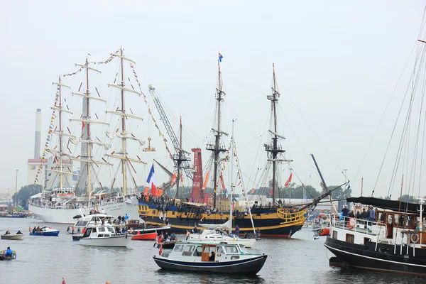 Velsen, Hollanda - 19 Ağustos 2015: Yelken Amsterdam 2015