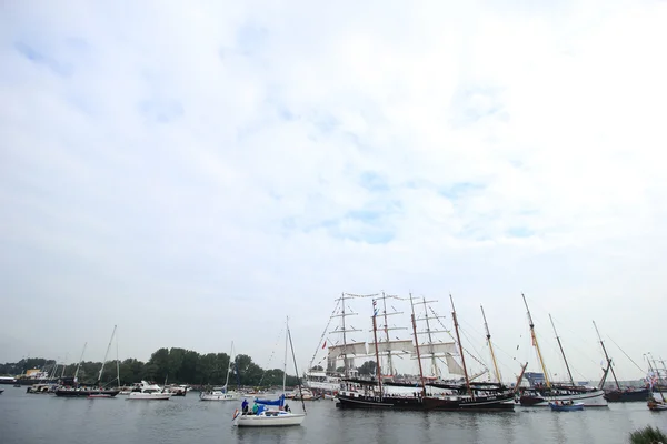 Velsen, Países Bajos - 19 de agosto de 2015: Sail Amsterdam 2015 — Foto de Stock