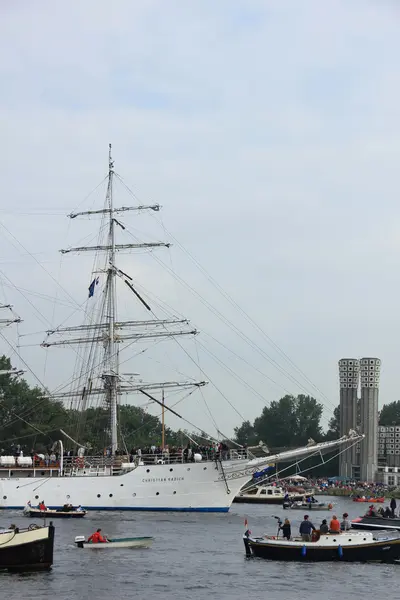 Velsen, Países Bajos - 19 de agosto de 2015: Sail Amsterdam 2015 —  Fotos de Stock