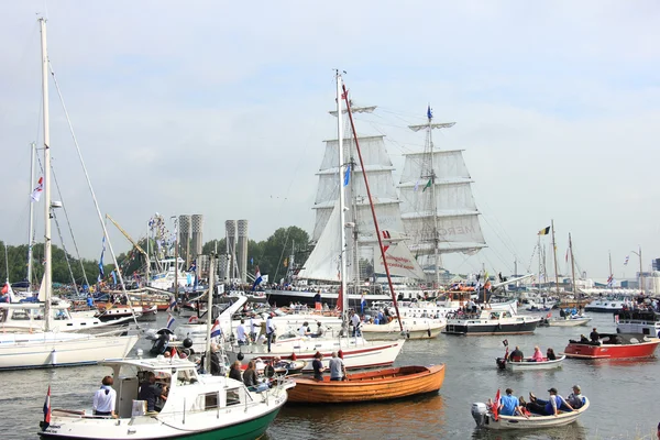 Velsen, Hollanda - 19 Ağustos 2015: Yelken Amsterdam 2015