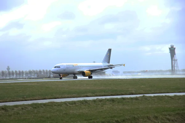 Mars, 27 2015, Amsterdam Schiphol Airport EG-Kmi Vueling Airb — Stockfoto