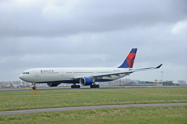 March, 27th 2015, Amsterdam Schiphol Airport N819NW Delta Air Li — Stock Photo, Image