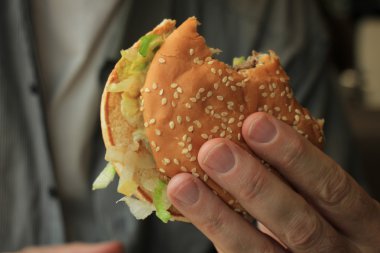 hamburger tutan adam