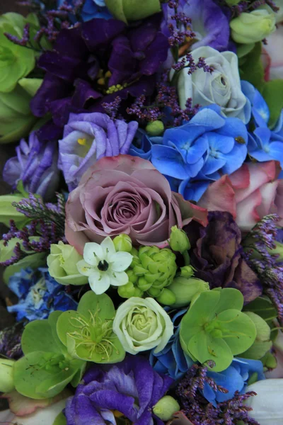 Ramo de novia azul y púrpura — Foto de Stock