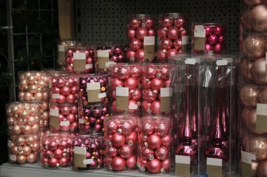 pembe Noel süsler