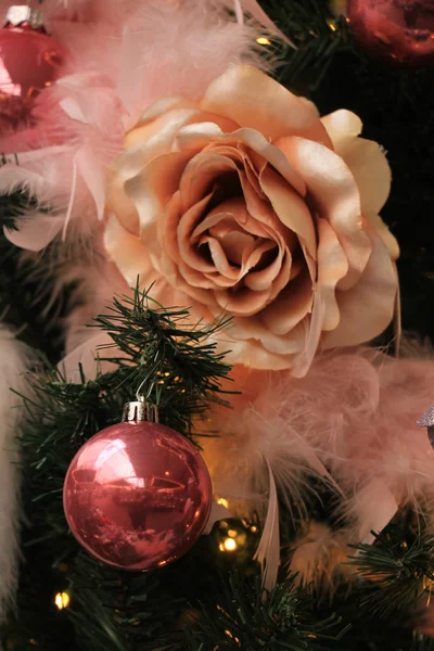 Roze kerstversiering — Stockfoto