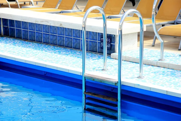 Swimming pool stairs — Stock Photo, Image