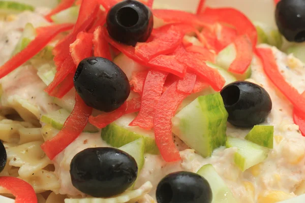 Ensalada de pasta con aceitunas —  Fotos de Stock