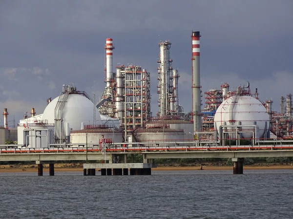 Petrol ve gaz fabrikası