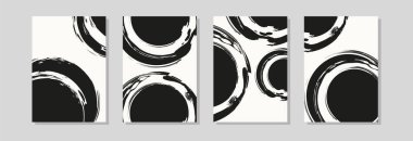 Dört soyut siyah beyaz fırça kompozisyonu, kalın vuruşlar ve dairesel şekiller, duvar sanatı ve markalaşması için modern minimalist vektör posterleri..