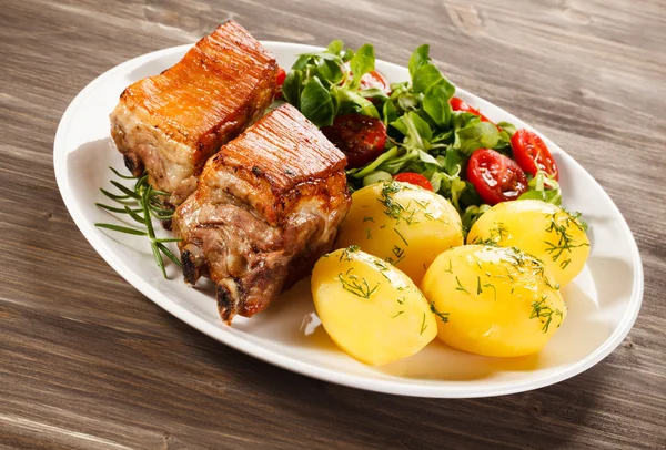 Roasted ribs and vegetables — Stock Photo, Image