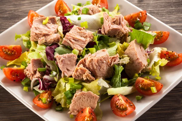 Tuna and vegetable salad — Stock Photo, Image