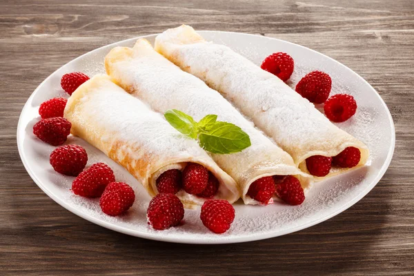 Raspberry pancakes on white plate — Stock Photo, Image