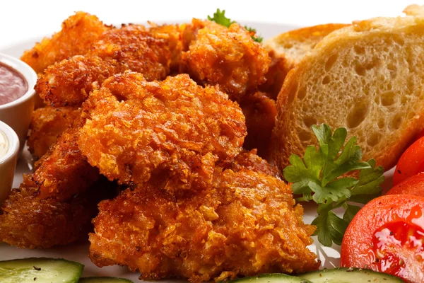 Crocchette di pollo fritte e verdure — Foto Stock