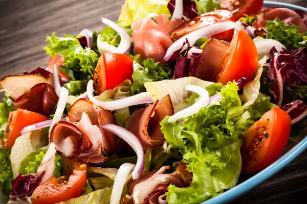 Salade de légumes au jambon — Photo
