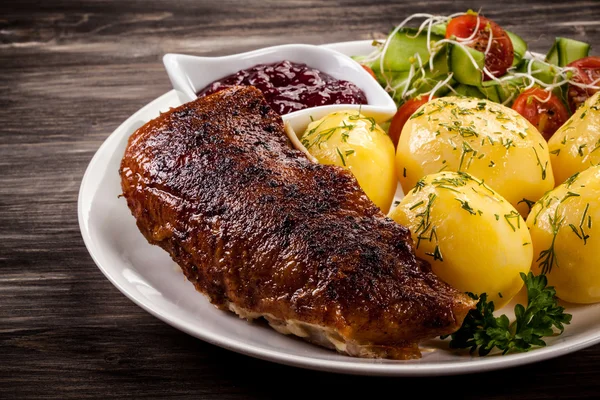 Grilled duck fillet, boiled potato and vegetables — Stock Photo, Image
