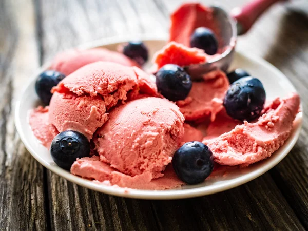배경에 과일을 아이스크림 — 스톡 사진