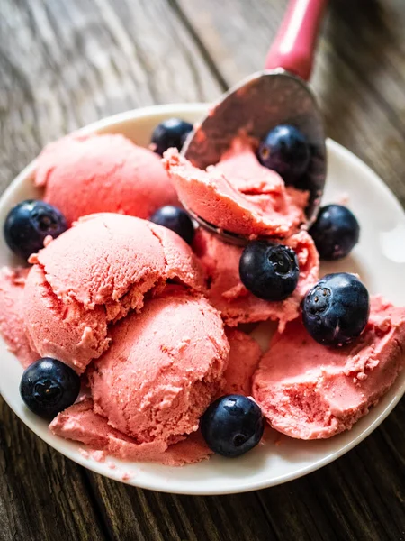배경에 과일을 아이스크림 — 스톡 사진