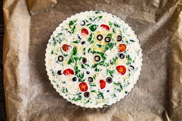 Millet Quiche Spinach Black Olives Cherry Tomatoes Ricotta Baking Paper — Stockfoto
