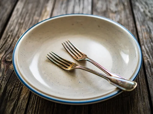 Empty Plate Wooden Table — Stock Photo, Image