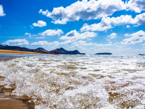 Piaszczysta Plaża Błękitne Niebo Wyspie Porto Santo — Zdjęcie stockowe