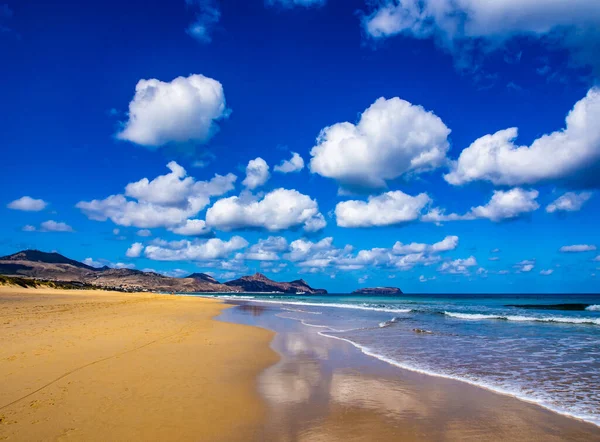 Песчаный Пляж Голубое Небо Острове Порто Санто — стоковое фото