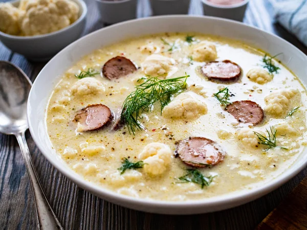 Sopa Coliflor Con Salchichas Mesa Madera —  Fotos de Stock