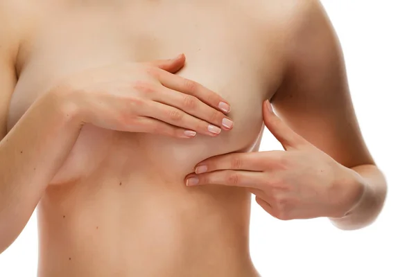 Frau Untersucht Brust Isoliert Auf Weißem Hintergrund — Stockfoto