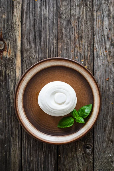 Tahta Masada Taze Ricotta Peyniri Sebze — Stok fotoğraf