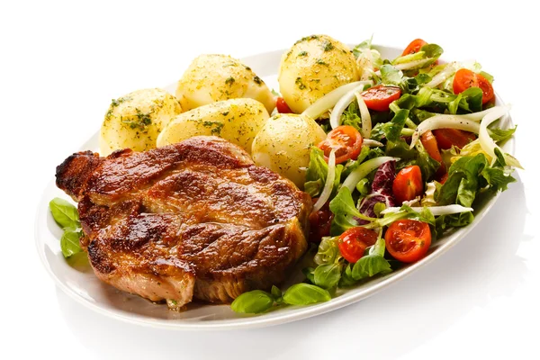 Filetes y verduras a la parrilla —  Fotos de Stock