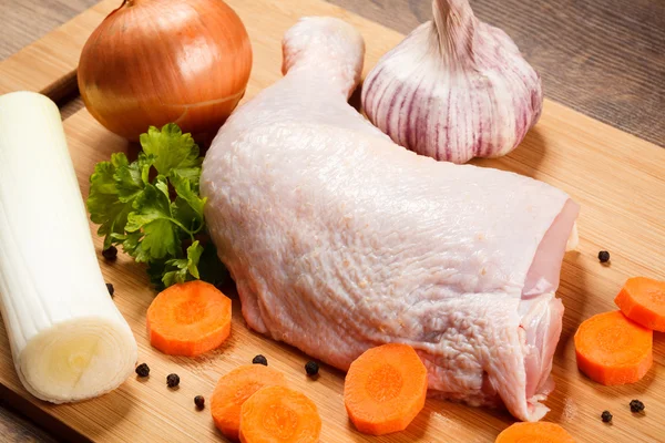 Raw chicken legs on cutting board — Stock Photo, Image