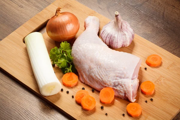 Raw chicken legs on cutting board — Stock Photo, Image