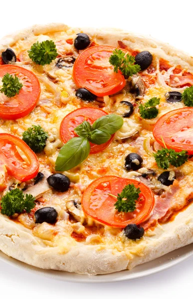 Pizza mit Tomaten — Stockfoto