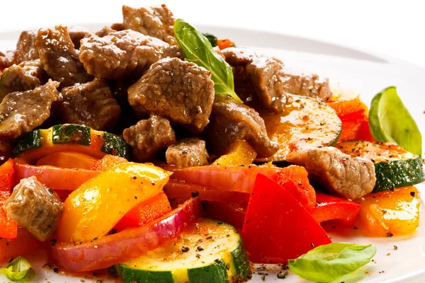 Carne alla griglia con verdure — Foto Stock