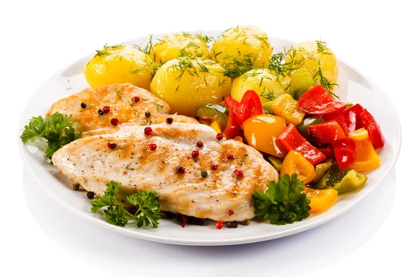 Grilled chicken breasts and vegetables — Stock Photo, Image