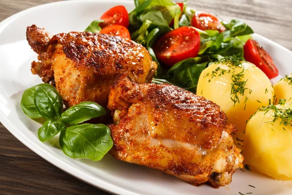 Grilled chicken drumsticks — Stock Photo, Image