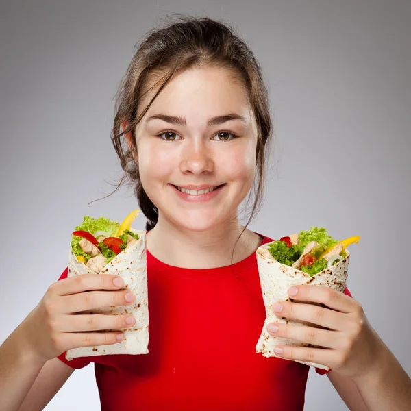 Lány étkezési nagy szendvics — Stock Fotó