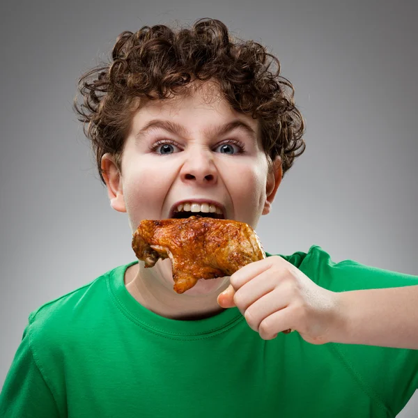 Boy eating chicken — Stock Photo, Image