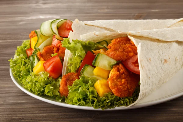 Kebab: carne y verduras a la parrilla — Foto de Stock